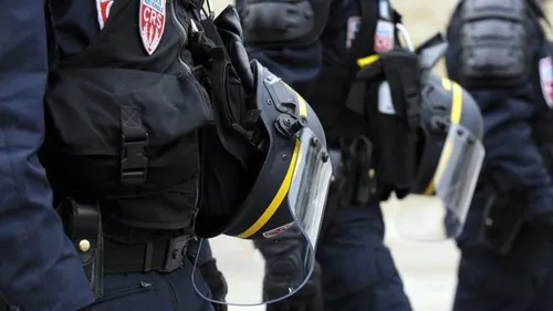 Calais : plusieurs policiers et migrants blessés lors d’affrontements